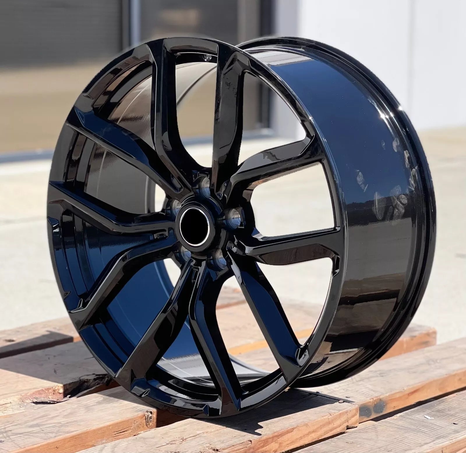 LR03 Gloss Black Wheels for Range Rover | 22"