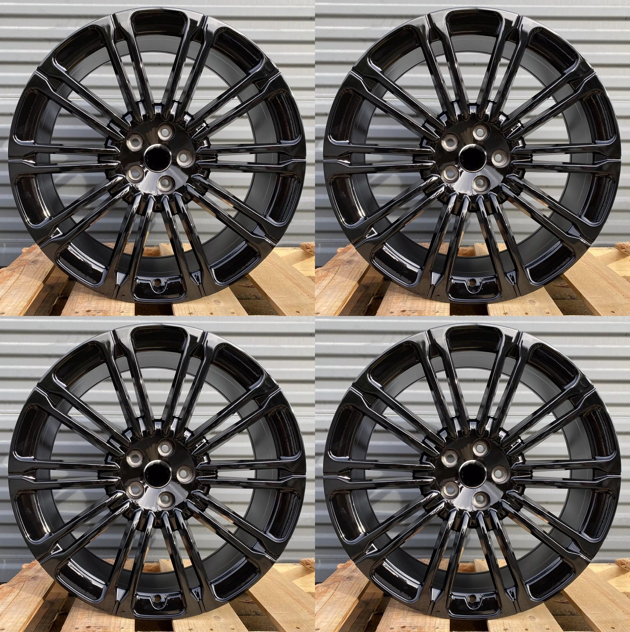 LR04 Gloss Black Wheels for Range Rover | 22"