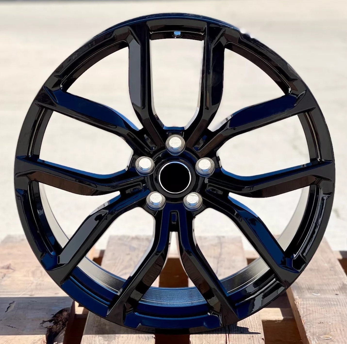 LR03 Gloss Black Wheels for Range Rover | 22"