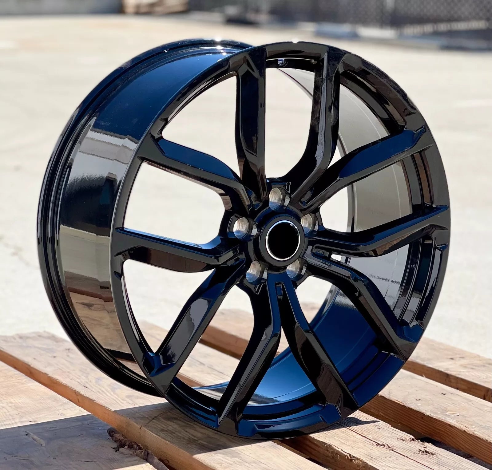 LR03 Gloss Black Wheels for Range Rover | 22"